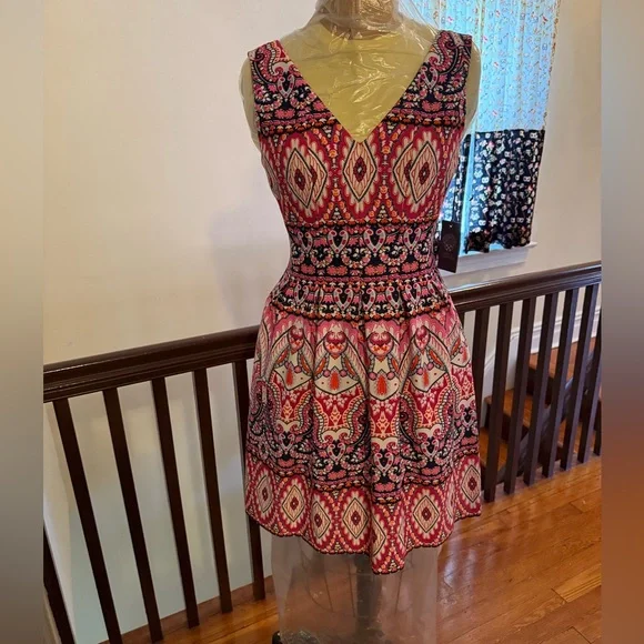 Vince Camuto Colorful Pink and White Fit and Flare Sleeveless V-neck Dress - Picture 2 of 10